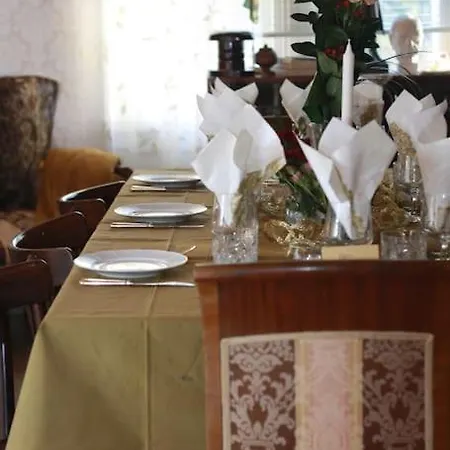 Loma Tai Perhejuhlat Bobackan Pihatorpassa * Hämeenlinna