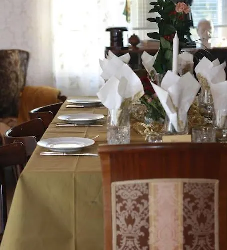 Loma Tai Perhejuhlat Bobackan Pihatorpassa * Hämeenlinna