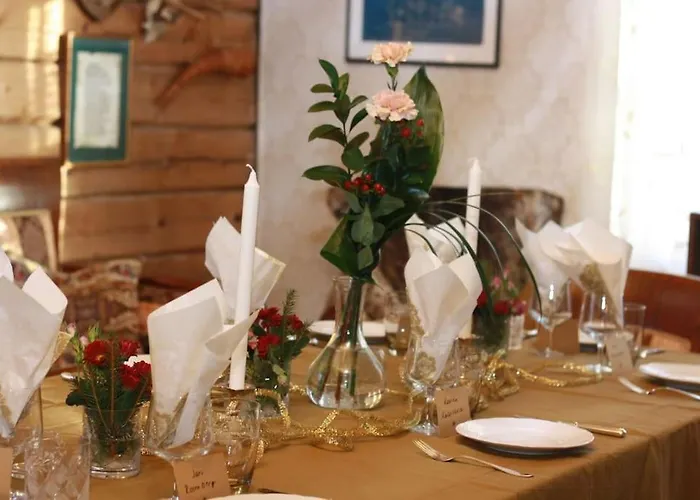 Loma Tai Perhejuhlat Bobackan Pihatorpassa بيت للعطل Hämeenlinna