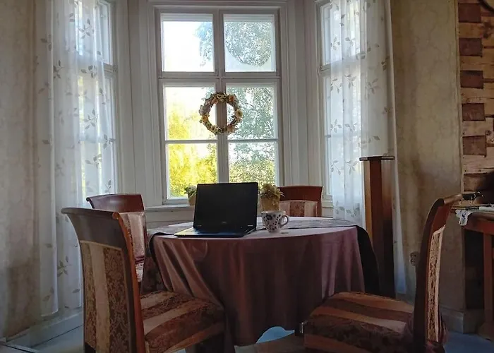 Loma Tai Perhejuhlat Bobackan Pihatorpassa بيت للعطل *